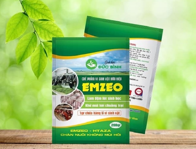 Hướng dẫn xử lý mùi hôi chuồng gà bằng đệm lót sinh học EMZEO
